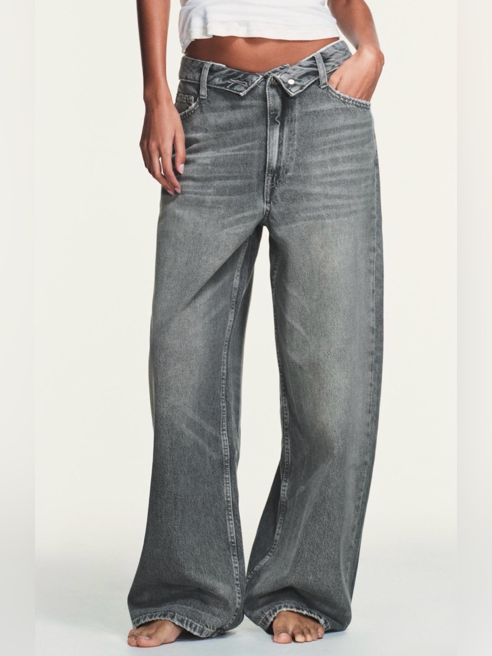 Zara Wide Leg Flared Jeans in Washed Gray size 25